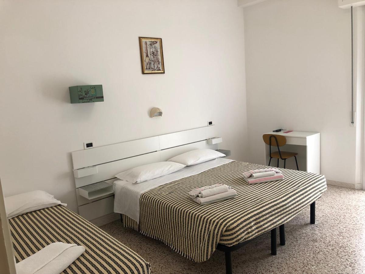 Hotel Argo Римини Экстерьер фото