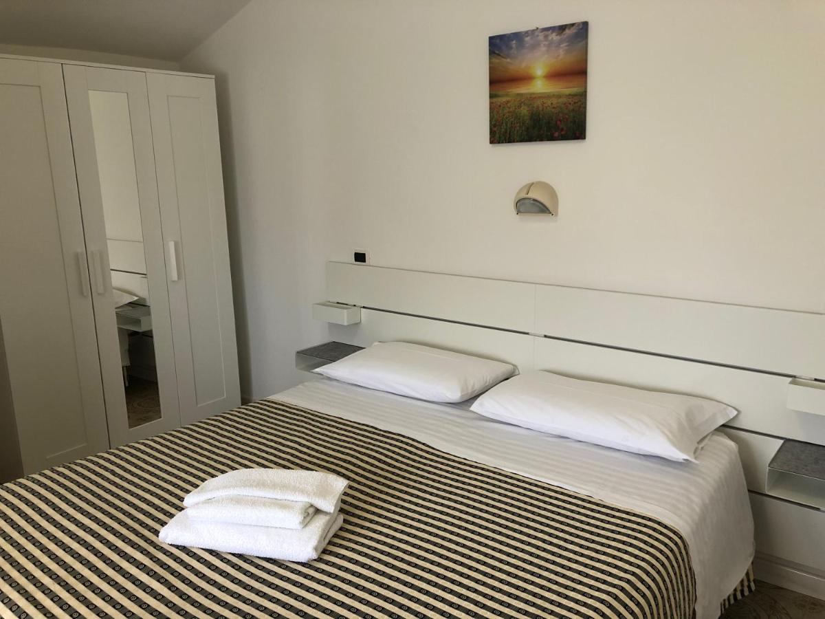Hotel Argo Римини Экстерьер фото