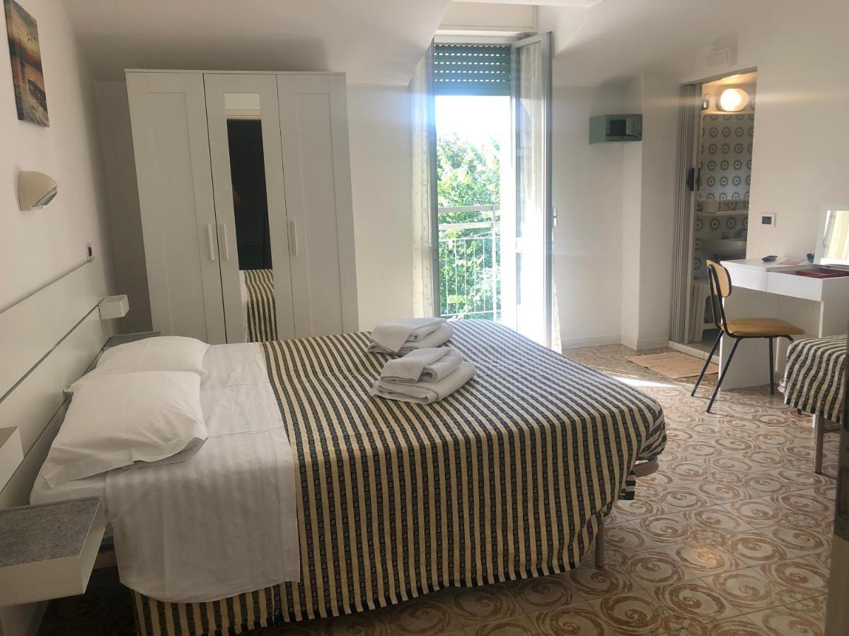 Hotel Argo Римини Экстерьер фото
