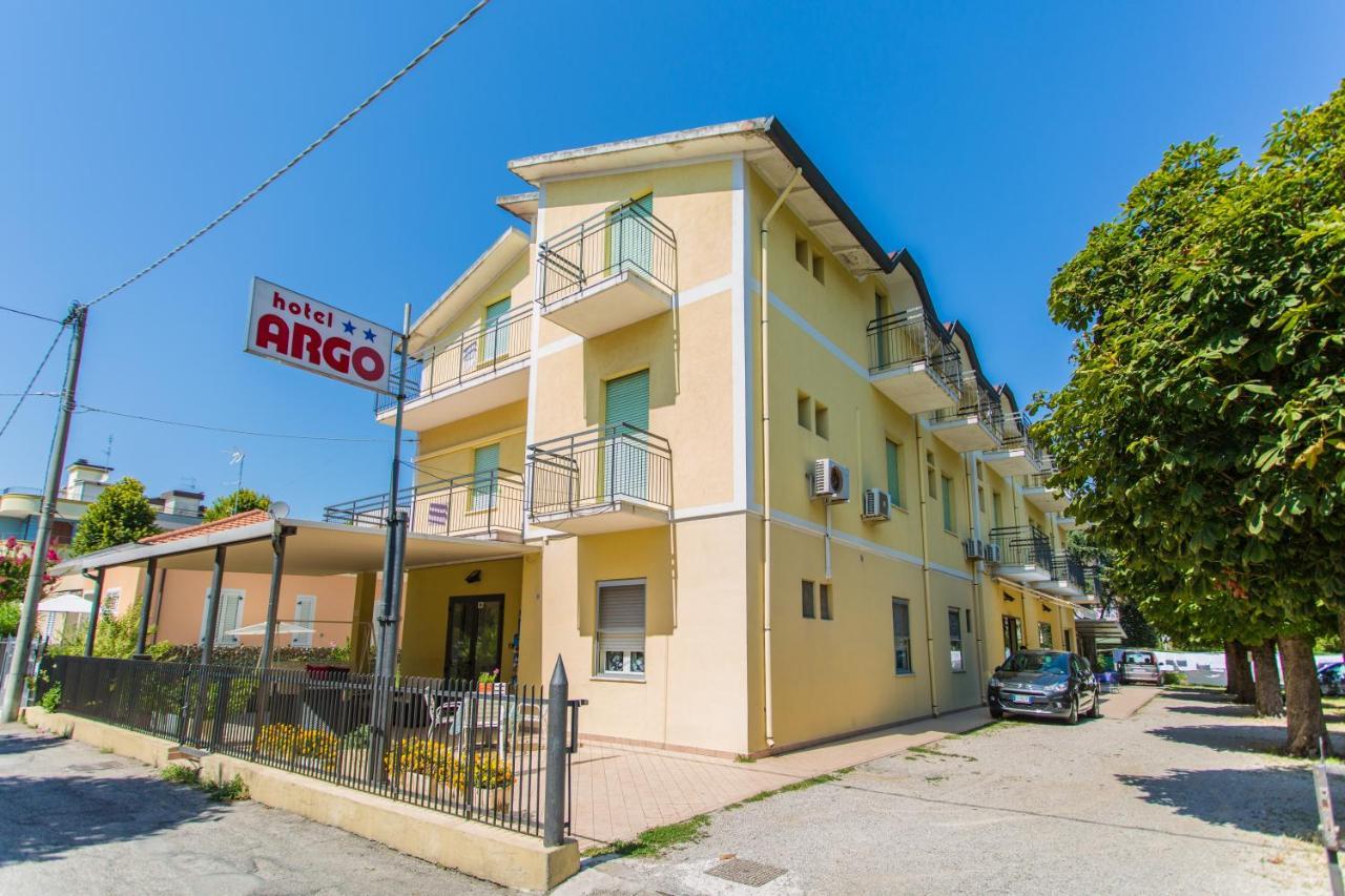 Hotel Argo Римини Экстерьер фото