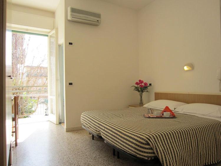 Hotel Argo Римини Экстерьер фото
