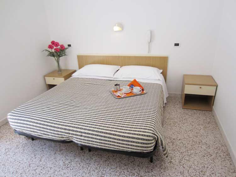 Hotel Argo Римини Экстерьер фото