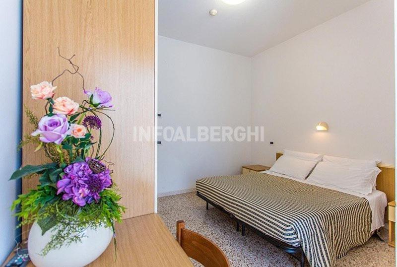 Hotel Argo Римини Экстерьер фото