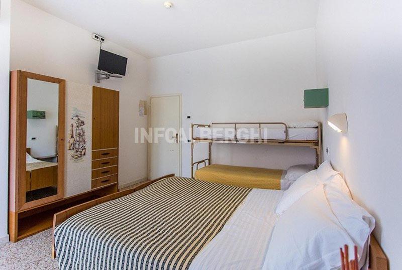 Hotel Argo Римини Экстерьер фото